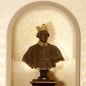 particolare del busto del cardinale Casanatense in direzione
