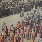 Dettaglio da:  Il regicidio. I funerali di Re Umberto I. I magistrati e i generali nel corteo funebre (Tribuna illustrata della Domenica, 19 agosto 1900)